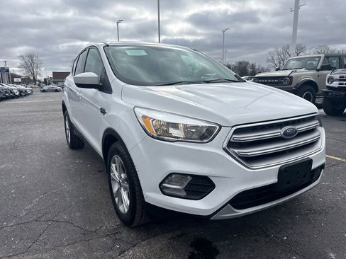 Used 2017 Ford Escape SE image 4