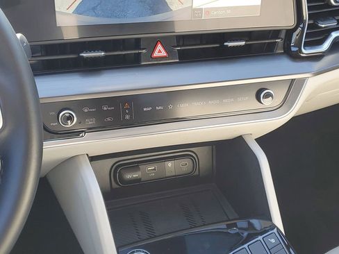 Certified 2024 Kia Sportage EX AWD/4WD image 20