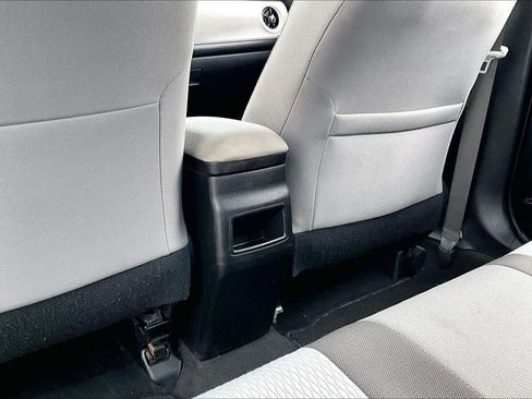 Used 2018 Toyota Corolla LE image 34