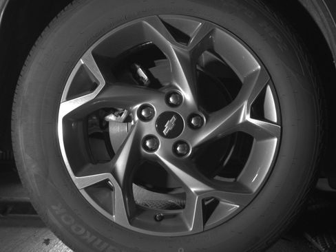 Used 2025 Chevrolet Trax LT FWD image 15
