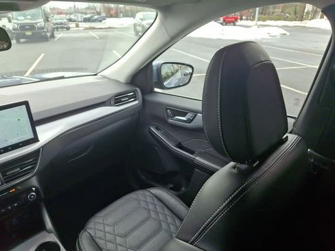 Certified 2023 Ford Escape Platinum w/ Premium Technology Package image 11