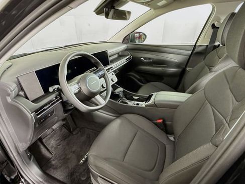 Certified 2025 Hyundai Tucson SE image 36