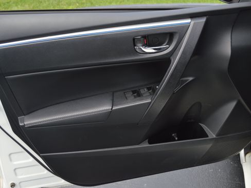 Used 2015 Toyota Corolla S FWD image 13