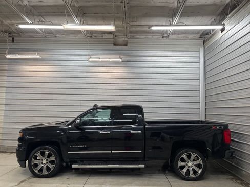 Used 2018 Chevrolet Silverado 1500 LTZ Z71 w/ LTZ Plus Package AWD/4WD image 6