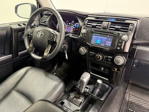 Used 2018 Toyota 4Runner TRD Off-Road Premium image 29