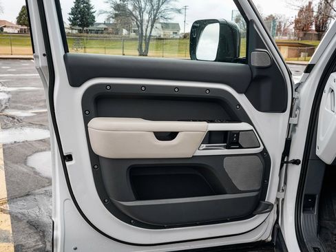 Used 2023 Land Rover Defender 130 First Edition image 9