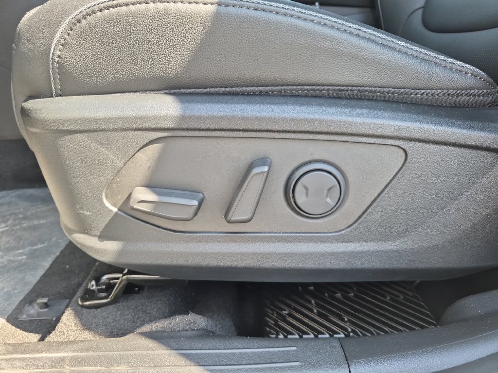 New 2026 Hyundai Tucson Limited FWD image 16