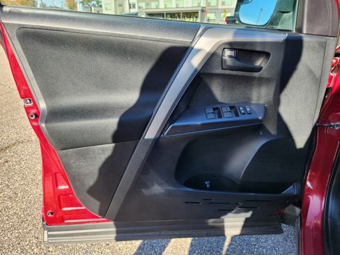 Used 2018 Toyota RAV4 LE w/ All Weather Liner Package image 18