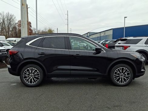 New 2026 Ford Escape Phev w/ PHEV Premium Package image 8