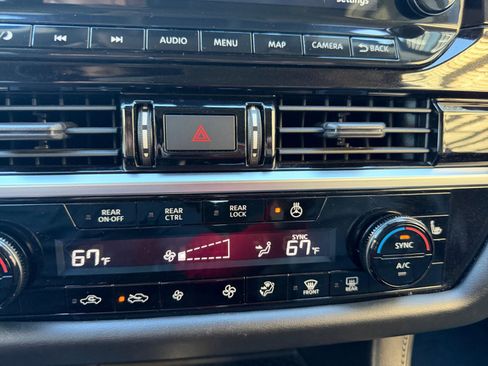 Used 2022 Nissan Pathfinder SL w/ Lighting Package (N92) image 27