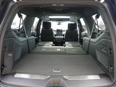 Certified 2023 Chevrolet Suburban High Country w/ Premium Package 2 AWD/4WD image 8