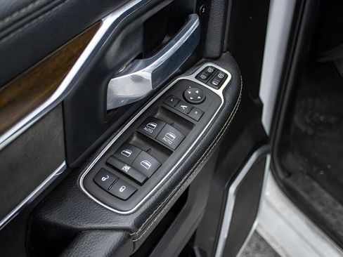 Used 2024 RAM 2500 Laramie AWD/4WD image 9