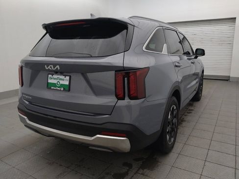 Used 2024 Kia Sorento S FWD image 9