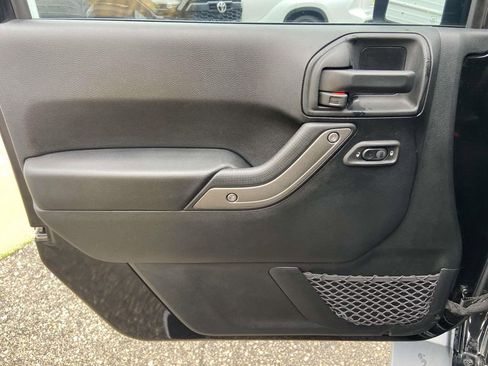 Used 2018 Jeep Wrangler Sport image 12