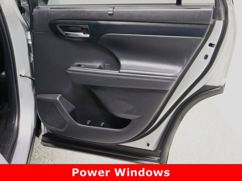 Used 2023 Toyota Highlander XSE image 37