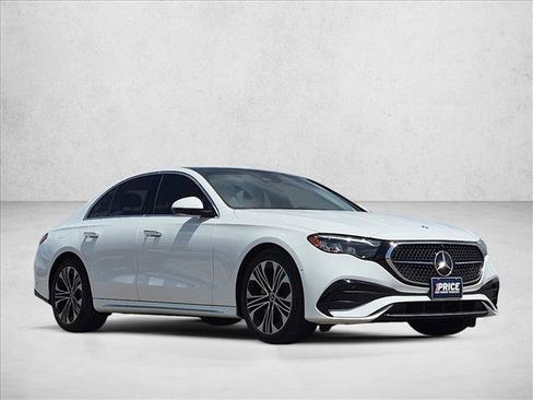 Used 2025 Mercedes-Benz E 350 4MATIC Sedan image 3