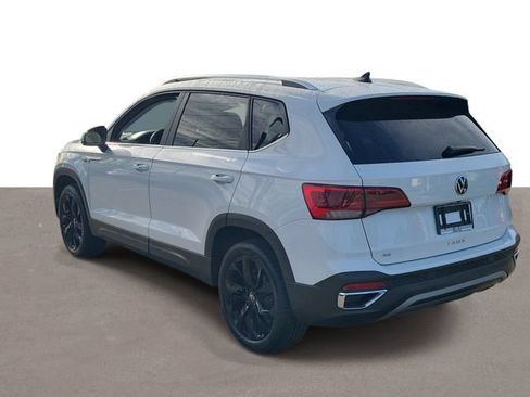 Certified 2023 Volkswagen Taos SE w/ Black Wheel Package FWD image 3