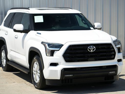 Used 2025 Toyota Sequoia SR5 image 55