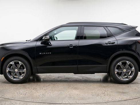 Used 2025 Chevrolet Blazer LT FWD image 5