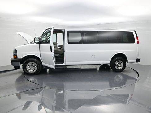 Used 2023 Chevrolet Express 3500 LT w/ LT Preferred Equipment Group RWD image 27