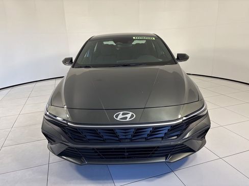 New 2025 Hyundai Elantra SEL FWD image 8