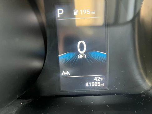 Used 2023 Hyundai Elantra SEL image 12