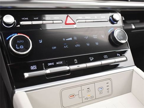 Used 2025 Hyundai Santa Fe SEL image 15