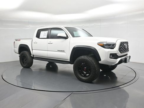 Used 2022 Toyota Tacoma TRD Off-Road w/ Technology Package AWD/4WD image 55