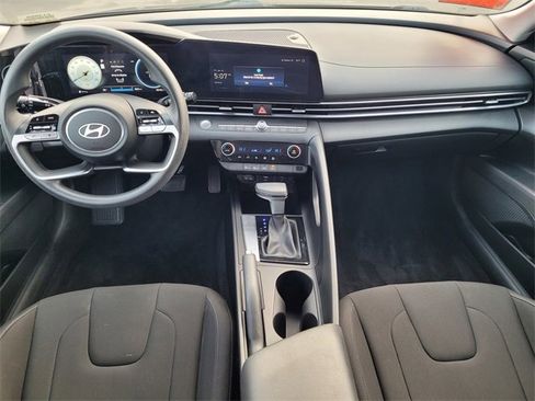 Used 2024 Hyundai Elantra SEL image 9