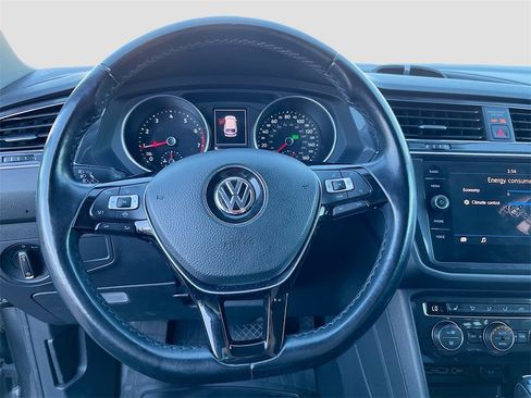 Used 2019 Volkswagen Tiguan SE image 11