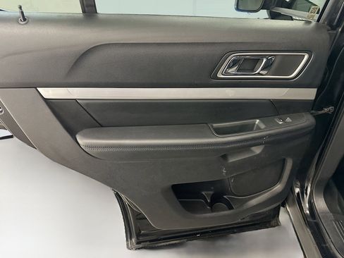 Used 2016 Ford Explorer XLT w/ Equipment Group 202A AWD/4WD image 27