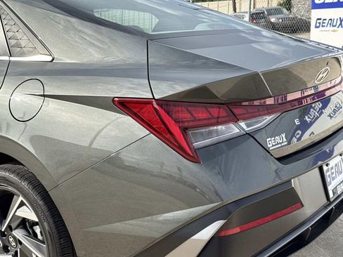Used 2025 Hyundai Elantra SEL FWD image 14