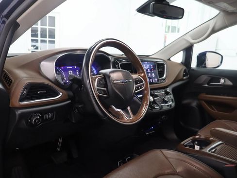 Used 2019 Chrysler Pacifica Limited w/ Tire & Wheel Group FWD image 39