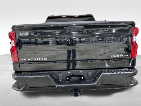 Used 2022 Chevrolet Silverado 1500 Custom image 4