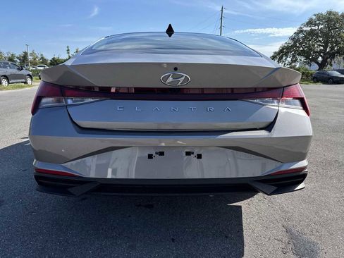 Used 2023 Hyundai Elantra SEL w/ Convenience Package FWD image 5