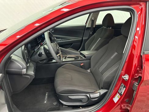 Used 2024 Hyundai Elantra SEL FWD image 9