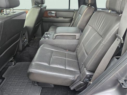 Used 2012 Lincoln Navigator 4WD image 32