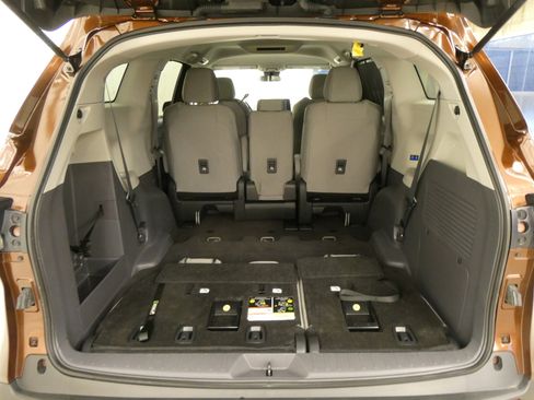 Certified 2024 Toyota Sienna LE image 21