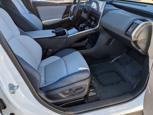 Used 2025 Subaru Solterra Limited w/ Limited Convenience Package image 32