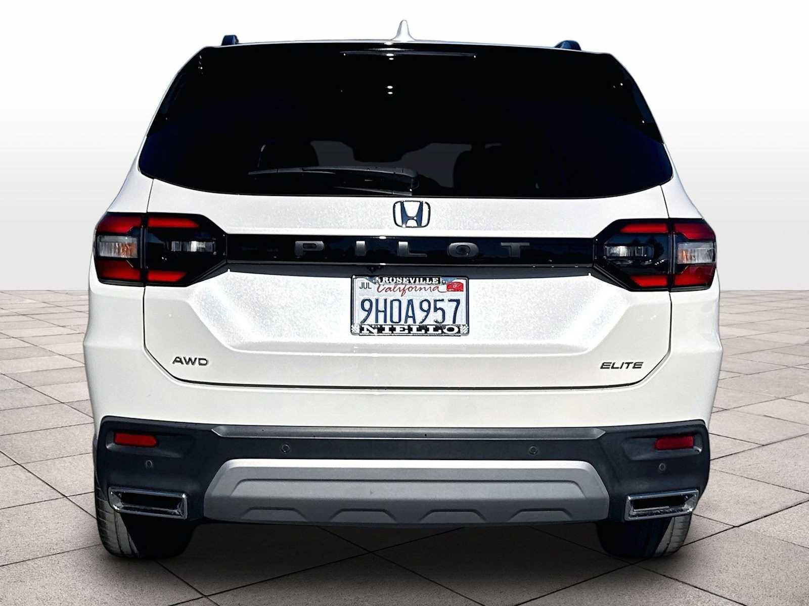 Used 2023 Honda Pilot Elite image 8