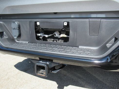 Used 2024 Chevrolet Colorado Z71 w/ Z71 Convenience Package 2 AWD/4WD image 30