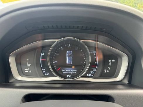 Used 2016 Volvo XC60 T6 w/ Climate Package AWD/4WD image 9