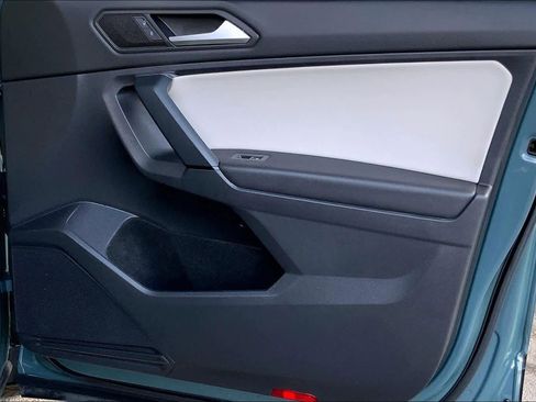 Used 2019 Volkswagen Tiguan SE w/ Panoramic Sunroof Package image 22