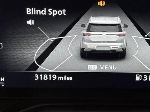 Used 2024 Nissan Pathfinder Platinum w/ Cargo Package image 38