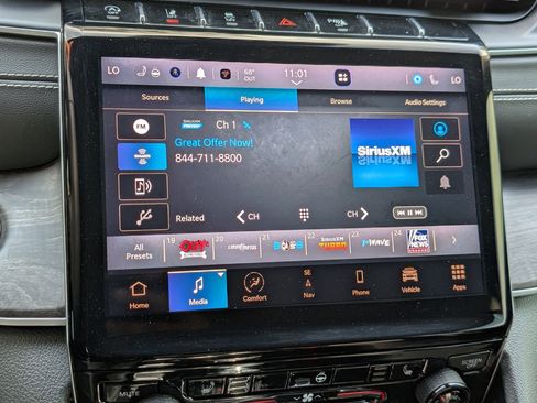 Used 2023 Jeep Grand Cherokee Limited w/ Black Appearance Package image 29