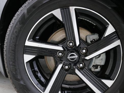 Used 2025 Nissan Sentra SV image 32