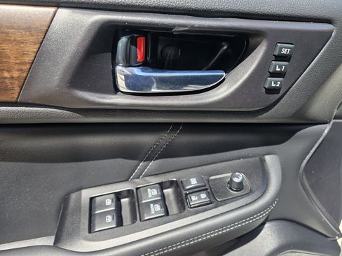 Used 2019 Subaru Outback 3.6R Limited AWD/4WD image 13