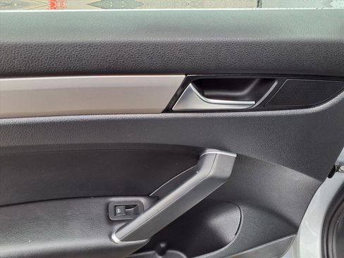 Used 2021 Volkswagen Passat 2.0T SE image 9