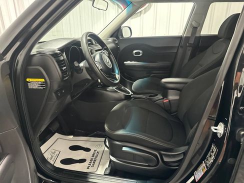 Used 2018 Kia Soul w/ Convenience Package FWD image 11
