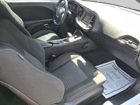 Used 2016 Dodge Challenger SXT RWD image 10